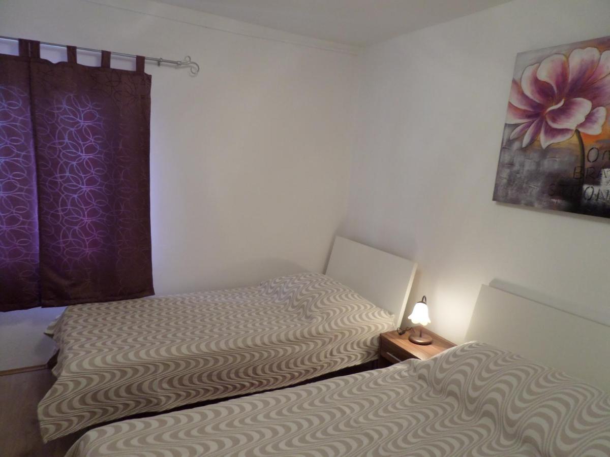 Apartmani Mirko Ljubac Ražanac Exterior foto