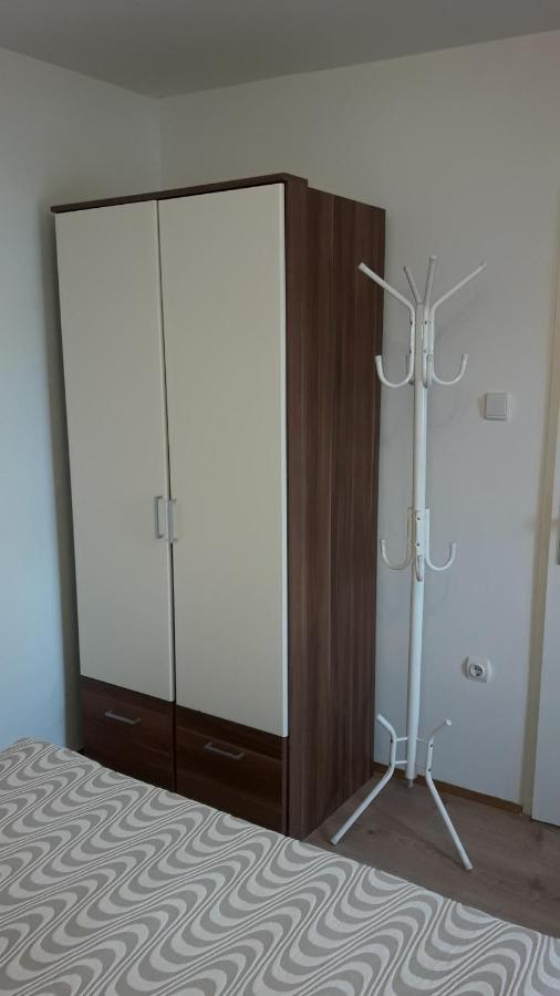 Apartmani Mirko Ljubac Ražanac Exterior foto