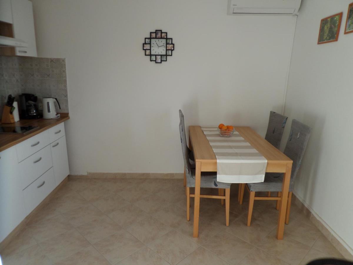 Apartmani Mirko Ljubac Ražanac Exterior foto