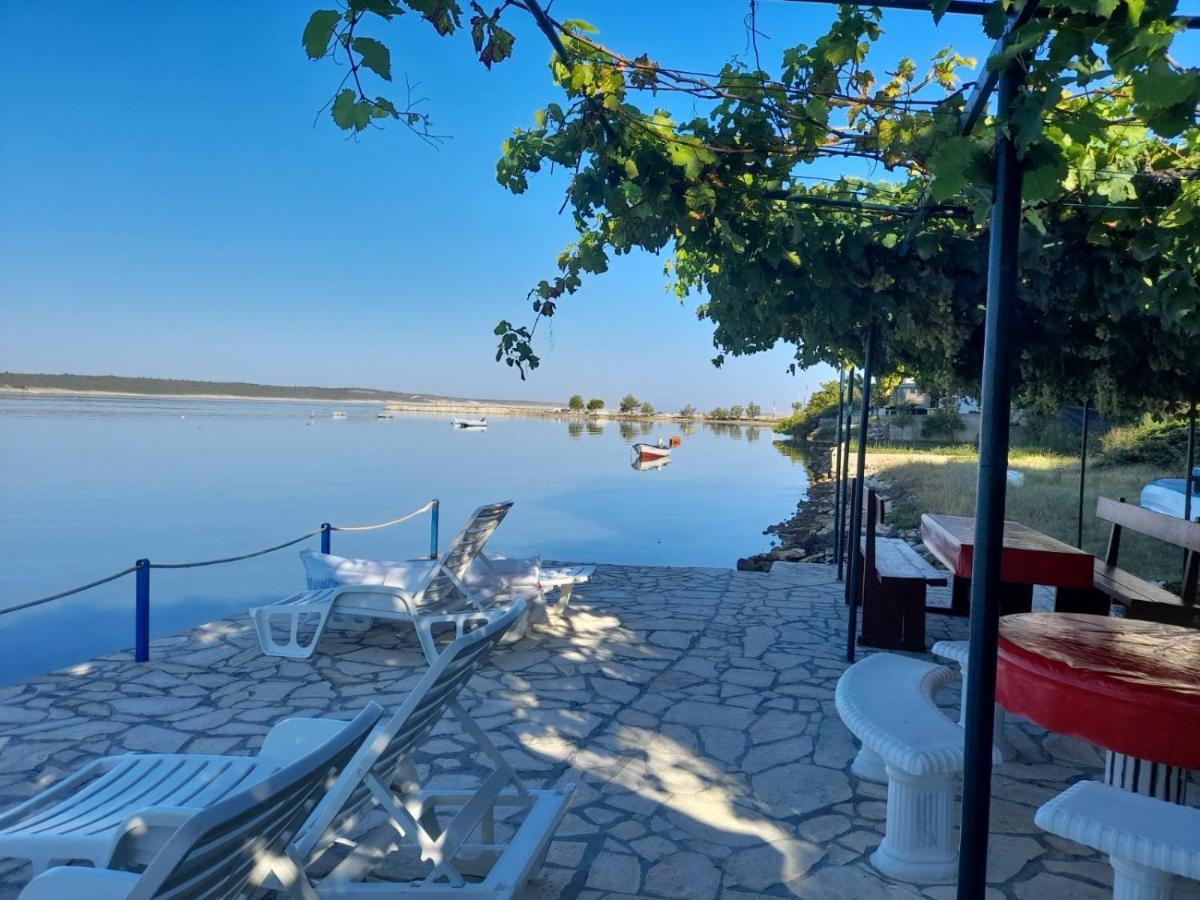 Apartmani Mirko Ljubac Ražanac Exterior foto