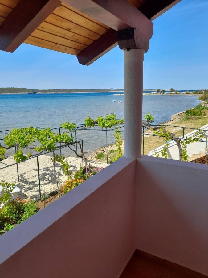 Apartmani Mirko Ljubac Ražanac Exterior foto