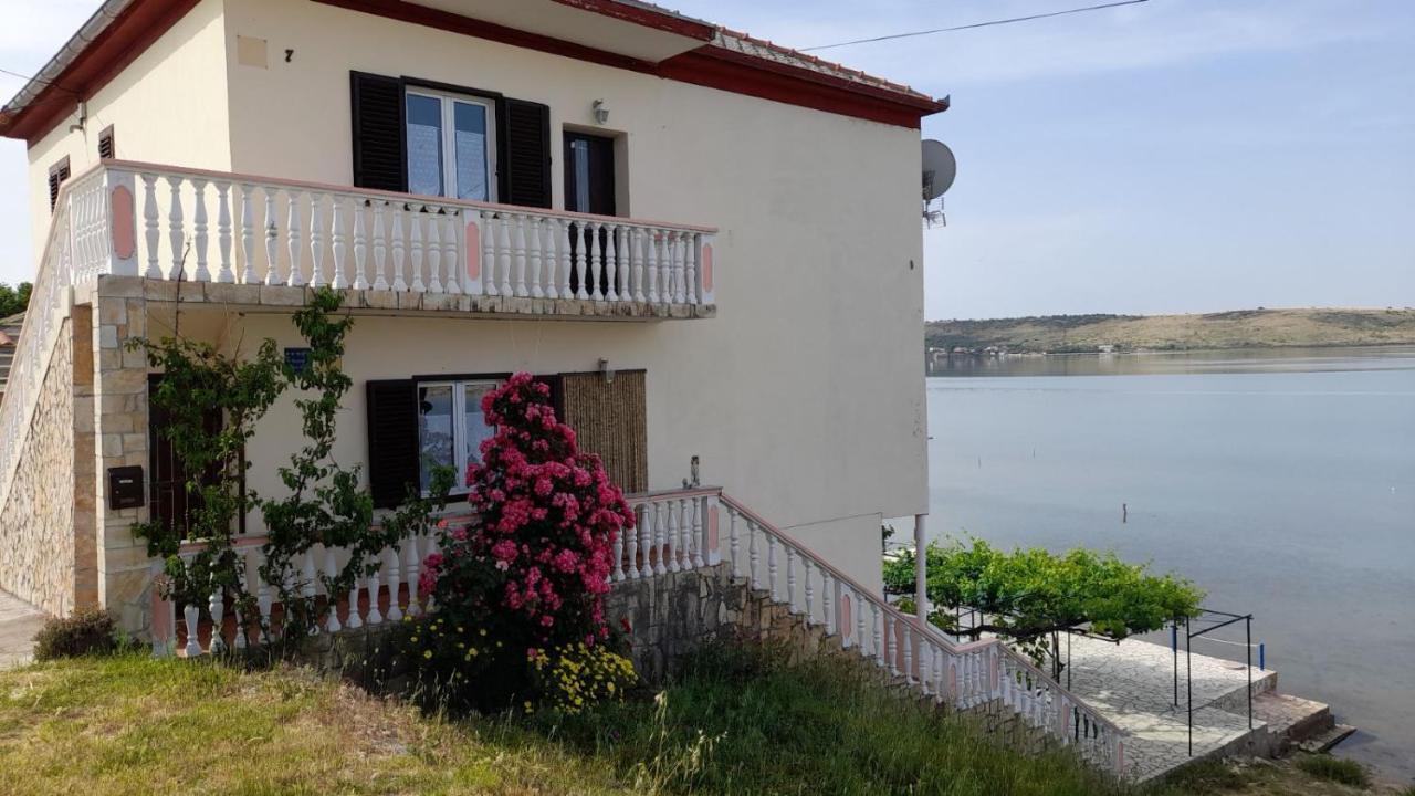 Apartmani Mirko Ljubac Ražanac Exterior foto